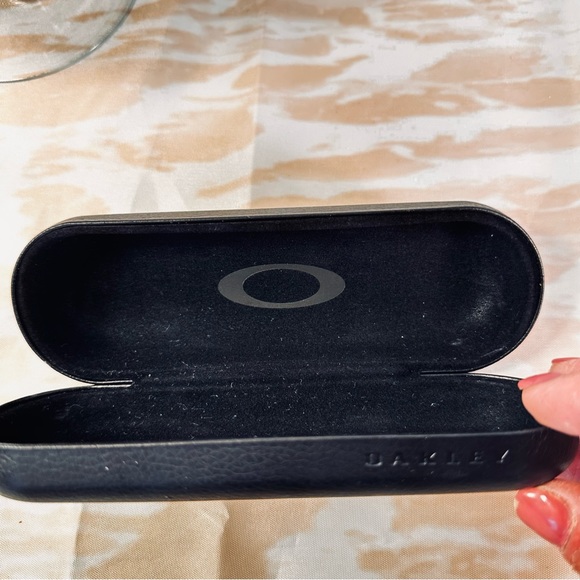 Oakley Sunglasses Case - Picture 9 of 9